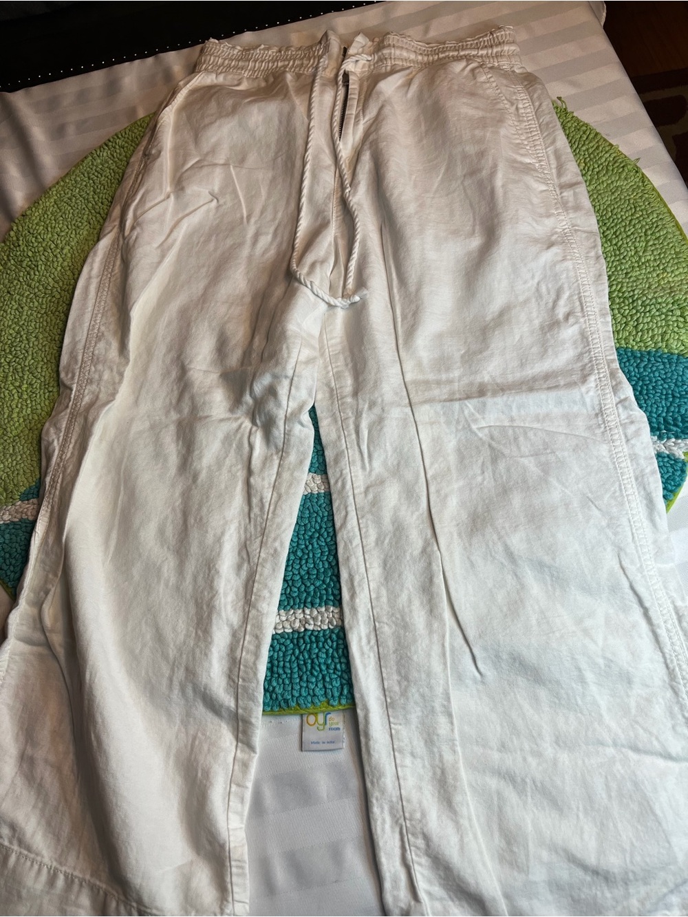Gap Women’s Linen Drawstring Pants Size 8 White. White linen pants from Gap. Wi